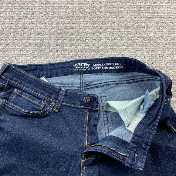 Signature by Levi's Strauss Women's Modern Boot Cut Jeans Size 16M W33/32 Denim - Picture 2 of 13